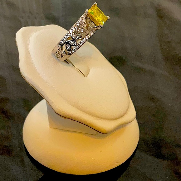 Vtg. (1975) Sterling Silver Ring With 5ctw Citrine Natural Gemstone. Size 7 - Picture 3 of 7